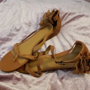 Gianni Bini brown flower sandals
